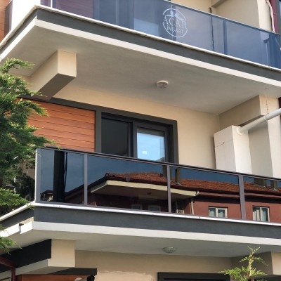 Cтеклянные  балюстрады  -  системы  поручней  со  стеклопакетом