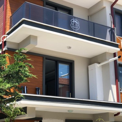 Cтеклянные  балюстрады  -  системы  поручней  со  стеклопакетом